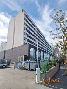 Izdajem komplet opremljen i namješten lux dvosoban stan u zgradi Palata Vizantija u Beogradu kod Hale PIONIR